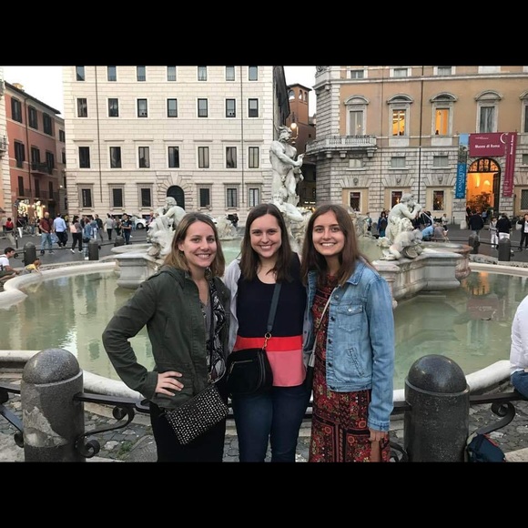 Meet Your Posher, Allie - Picture 2 of 3